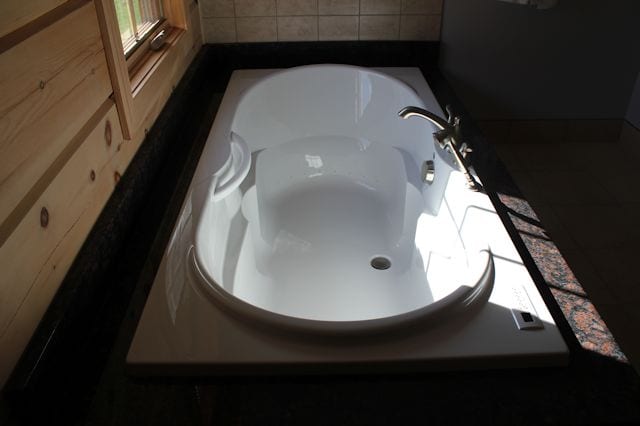 Leeds bathroom with air jet tub
