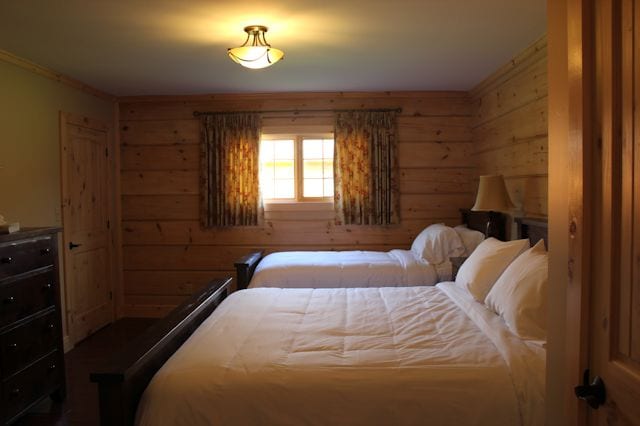 Frontnac bedroom.
