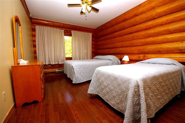 Glengary cabin bedroom.