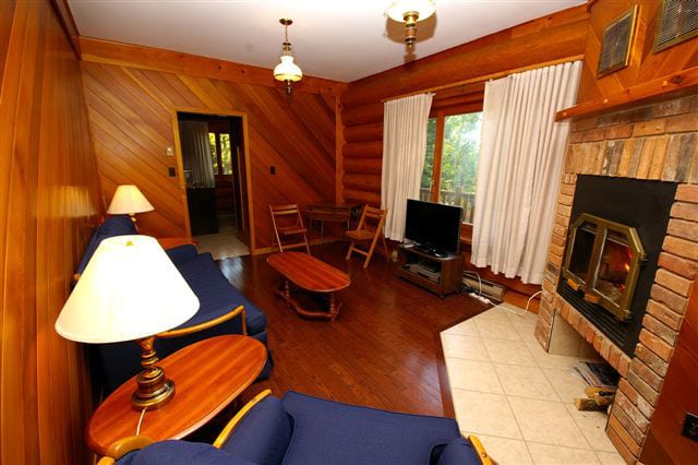 Glengary cabin living room.