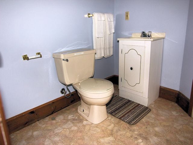 Oakglen bathroom